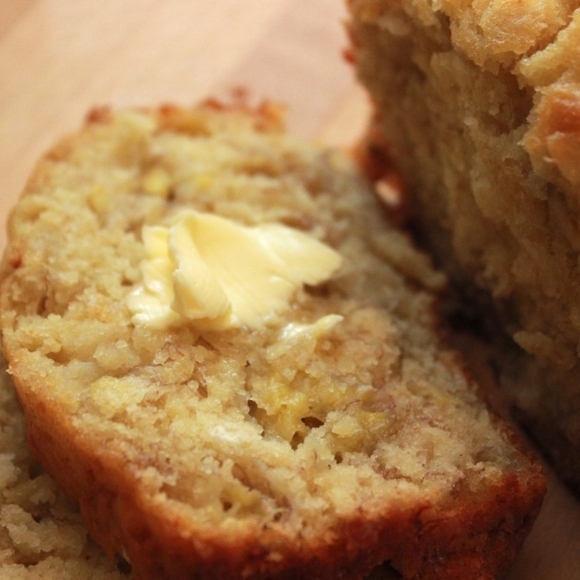 MMM...WARM BANANA BREAD-8oz Soy Wax Candle - Picture 1 of 1